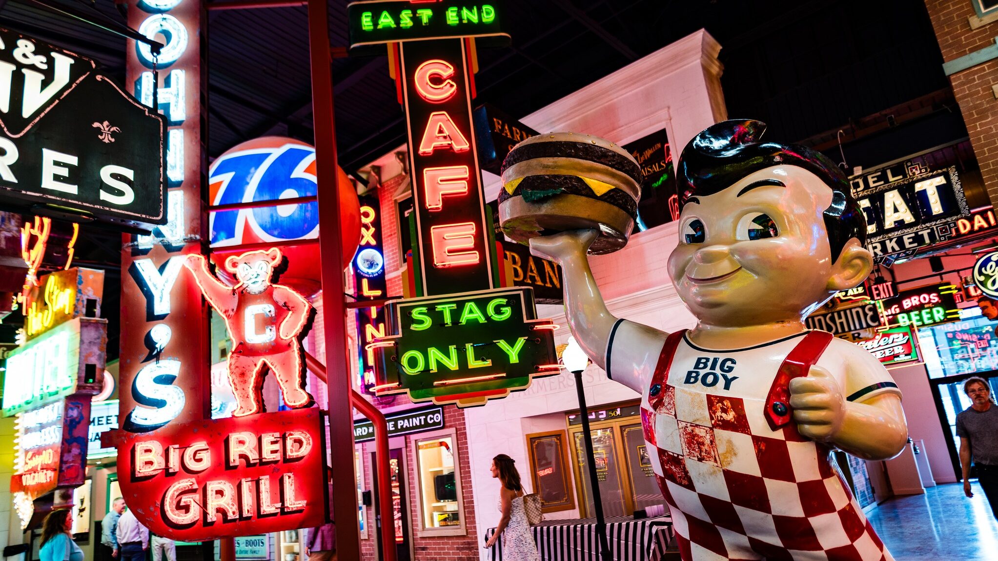 The American Sign Museum: A Visit to the Bright Side | Haus & Home